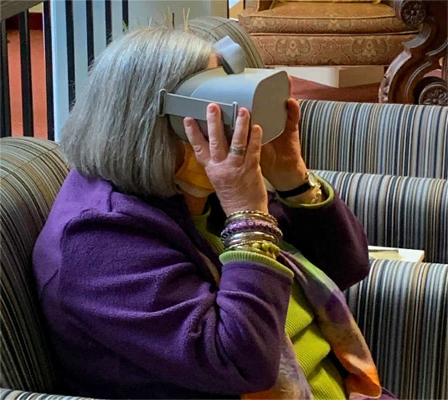 Lynden High FBLA Students Bring Virtual Reality to Local Seniors